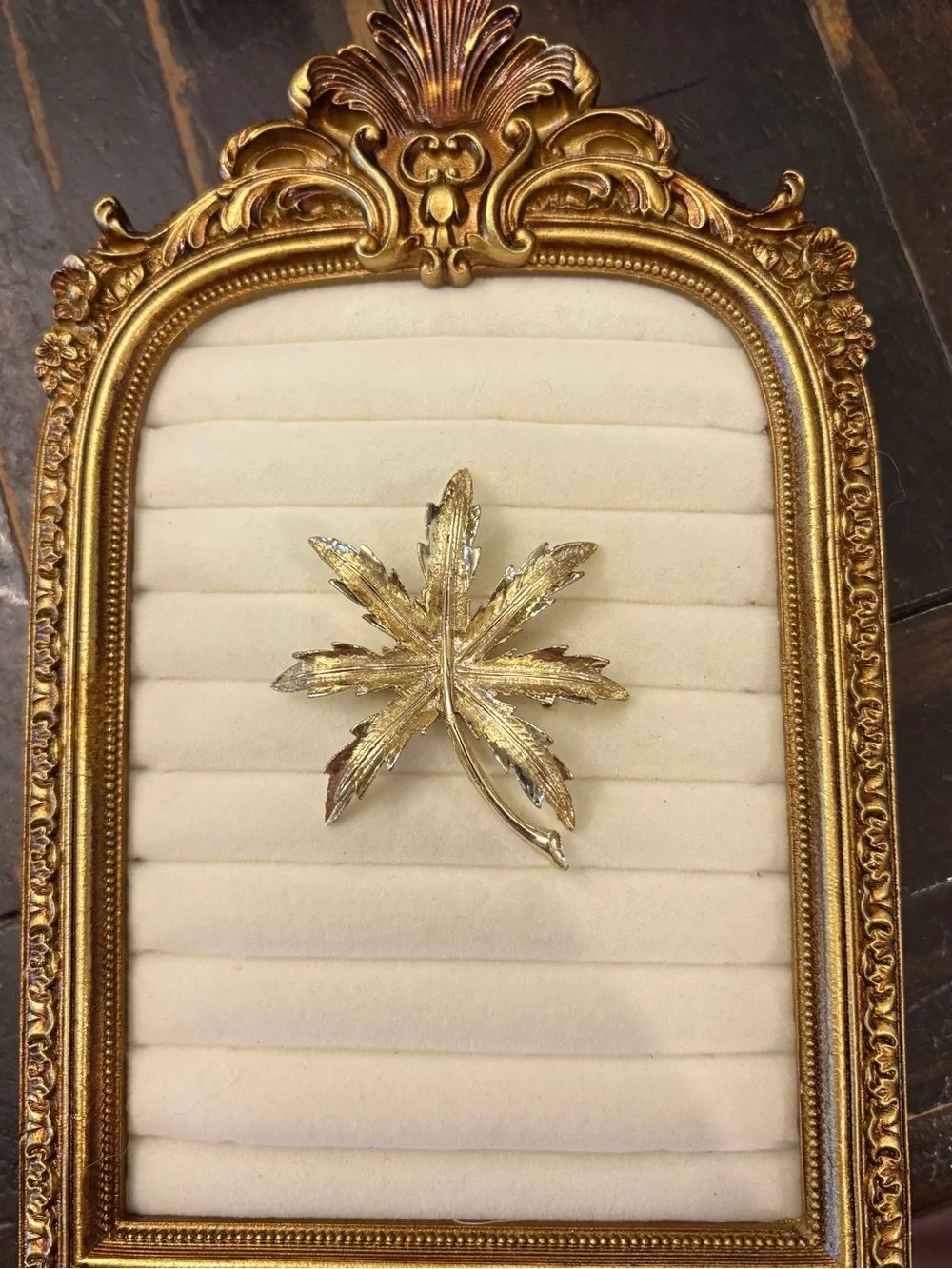 Leaf Brooch Jewelry Gold Tone Pin Nature Classic Elegant‎